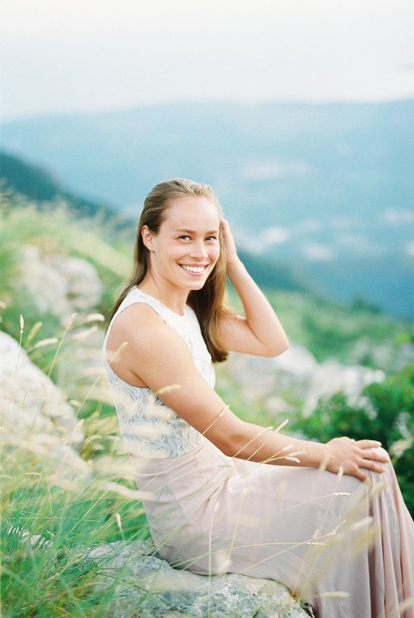 How can amateur photographers join free photo walks in the Peak District?