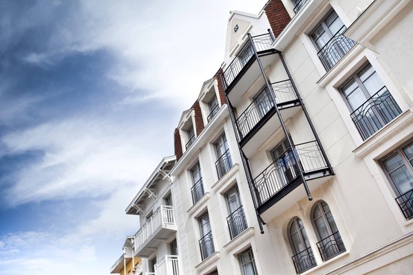 Can you recommend a holiday rental in Brighton with a dedicated art studio?