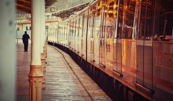 How to find guided literary tours focusing on Agatha Christie in Devon?