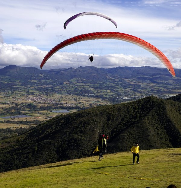 What are the best locations for paragliding in the South Downs?